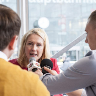 Ministerin Schwesig stellt sich den Fragen der politikorange-Redakteure. Foto: Lucas Bäuml